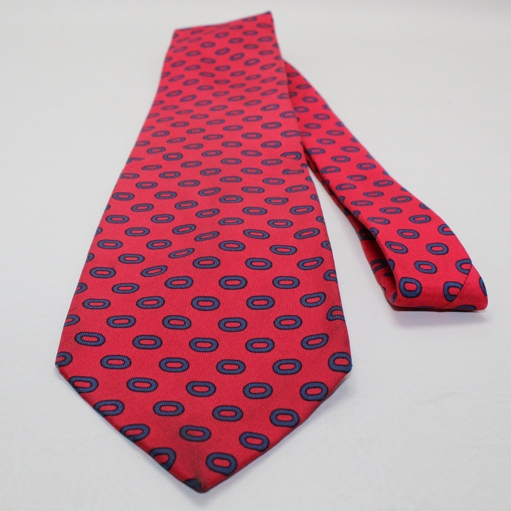 Huntington Mens Red Silk Geometric Oval Pattern Necktie Made in USA RN 70175